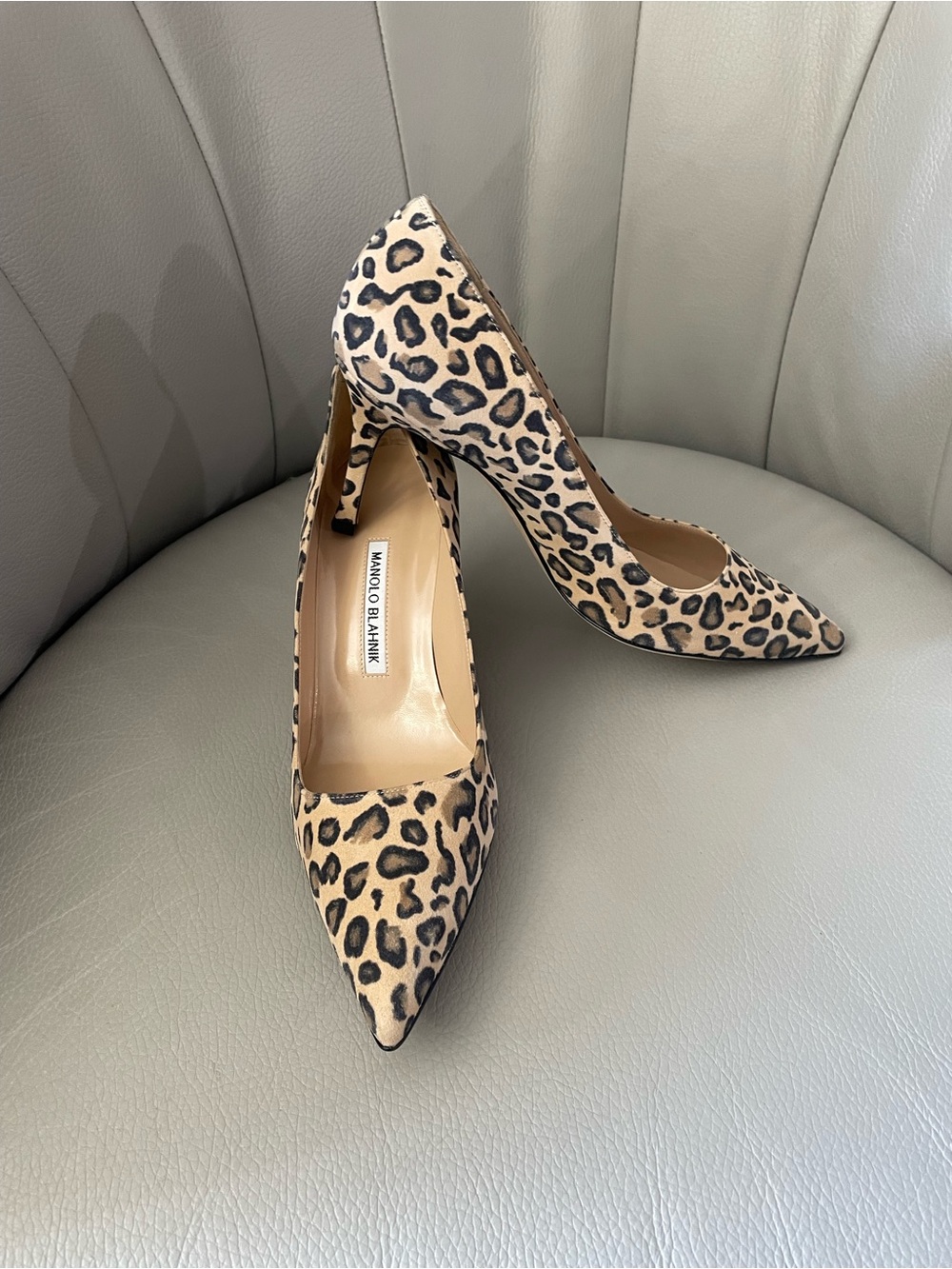 Manolo Blahnik Leopard Print Suede Pointed Toe Pumps - Tan and Black
